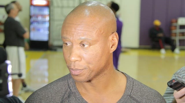 Byron Scott Assesses D’angelo Russell, Julius Randle After Road Trip