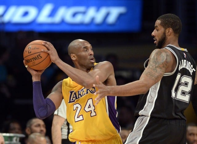 Lakers News: Kobe Bryant Dislocates Middle Finger Against Spurs