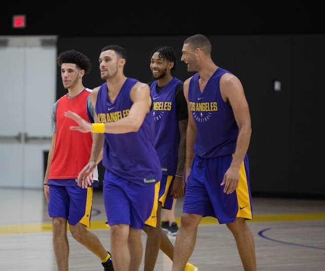 Lakerstrainingcamp-day-2-group