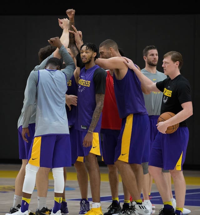 Lakerstrainingcamp-day-2-huddle-2