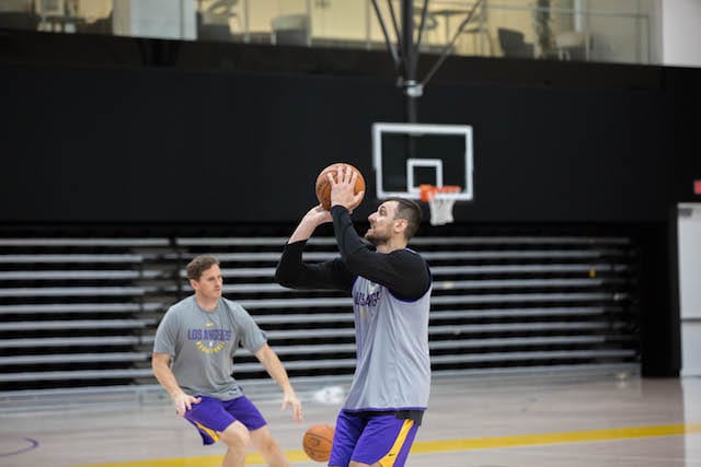 Lakers-practice-andrew-bogut-4263