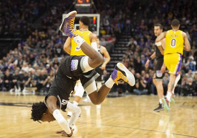 De'Aaron Fox Upset Over 'Too Many [Expletive]' Lakers Fans At 