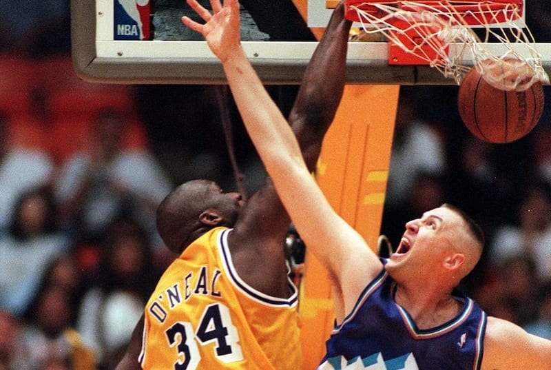 Lakers News Karl Malone Claims Nba Changed Pregame Rule In Response To Altercation Between Shaquille O Neal Greg Ostertag Lakers Nation