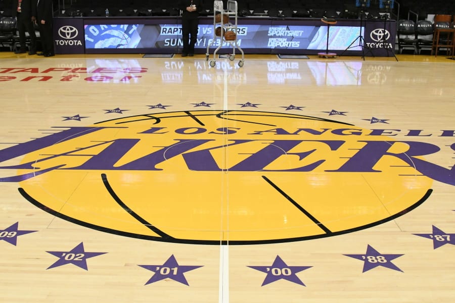 staples center lakers court