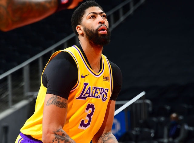 Lakers: Anthony Davis sprained foot, out at least 4 weeks
