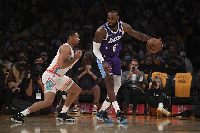Lakers lose to Spurs as LeBron sits because of knee soreness