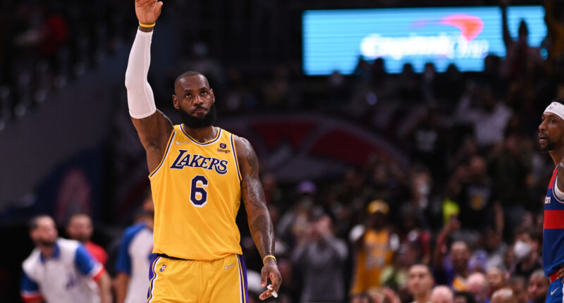 LeBron James to change jersey number again with Lakers