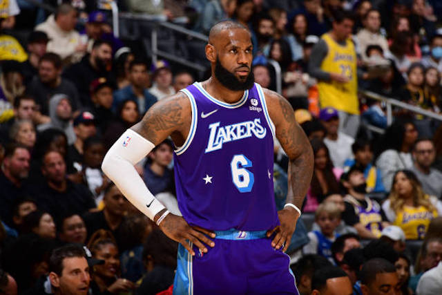LeBron James, Lakers lead NBA in merchandise sales through 1st half of  season