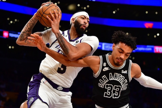 Anthony Davis leads Lakers past Spurs for 3rd straight win