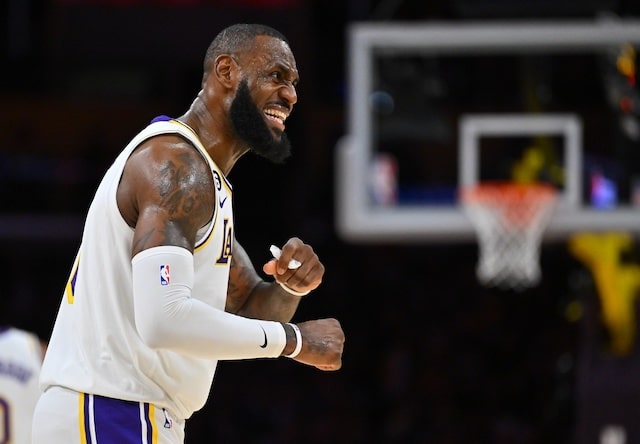 Lakers lose to Spurs as LeBron sits because of knee soreness