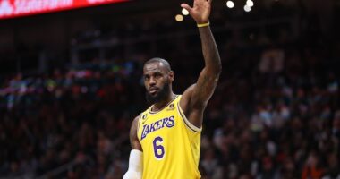 Matt Ryan's Buzzer Beater Forces OT, Lakers Rally For 120-117 Win Over  Pelicans – NBC Los Angeles