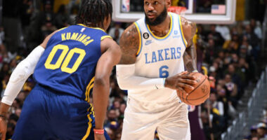 LALakers #KyleKuzma and #JoshHart showing #Kobe and #Shaq love last night  rockin' their Jerseys. #morethanstats via @lakers