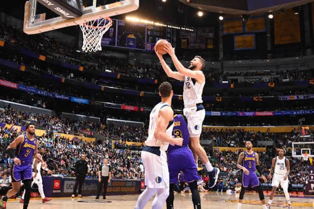 Maxi Kleber hits 3 at buzzer, Mavericks stun Lakers 111-110 – Metro US