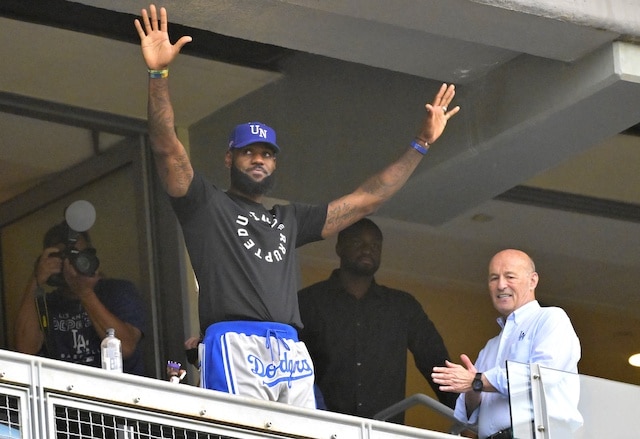 The Lakers? Who Are They? L.A. Is a Dodgers Town These Days - The